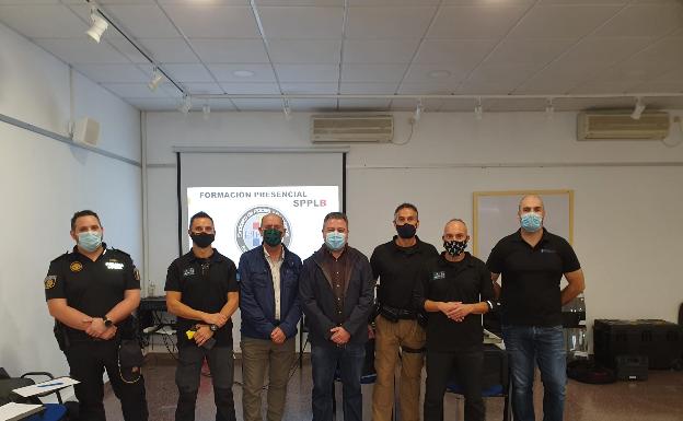 La Policía Local de Alcúdia de Crespins se forma en el uso de armas de baja letalidad